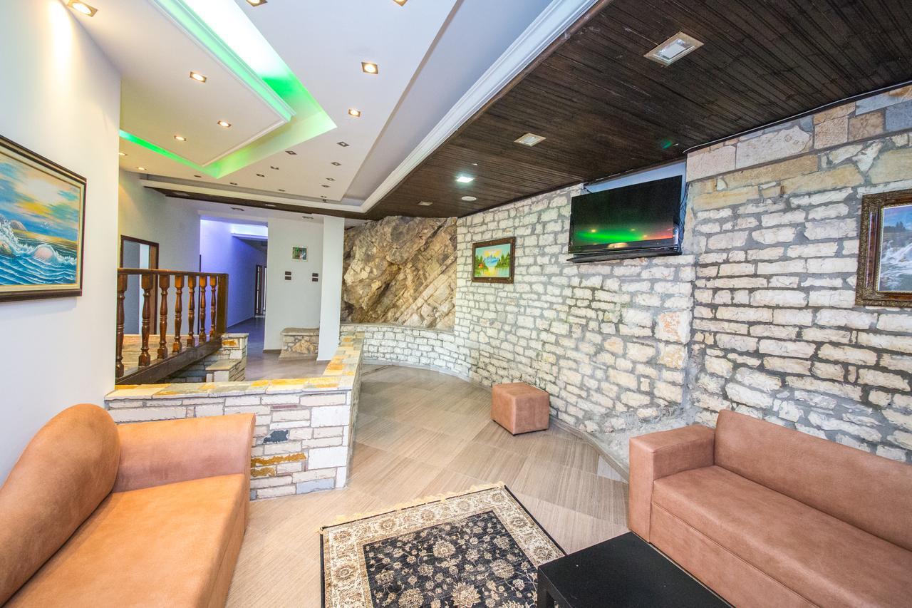 Hotel Ajka Berat Exterior foto